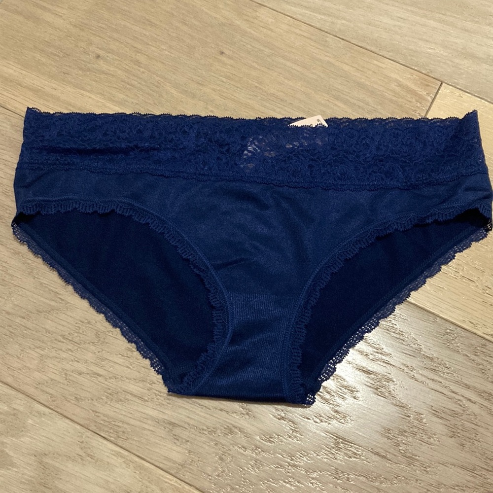 Victoria secret navy blue panties with lace- Size L NWT